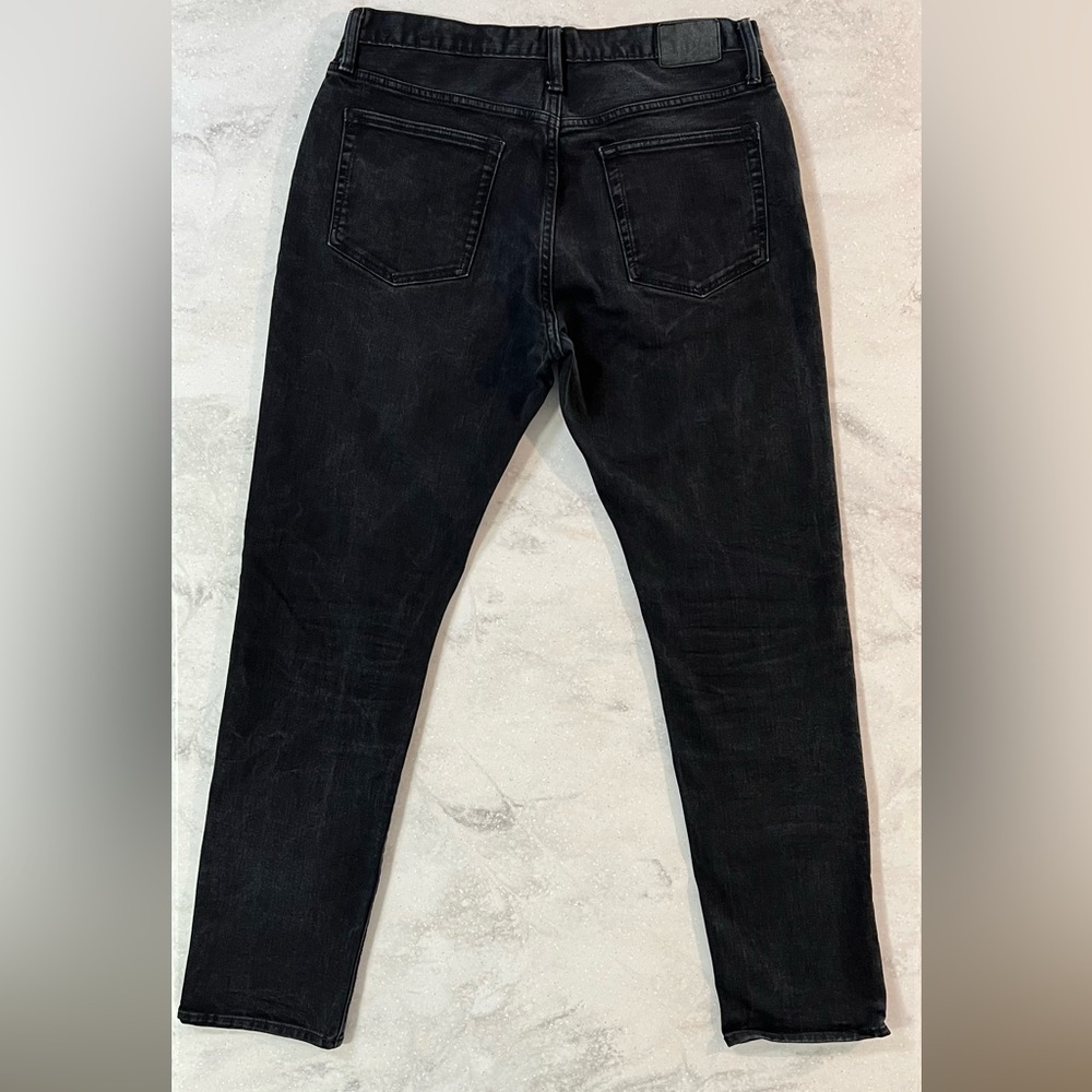 EUC GAP Washed Black Athletic Fit Jeans Size 33 X 32